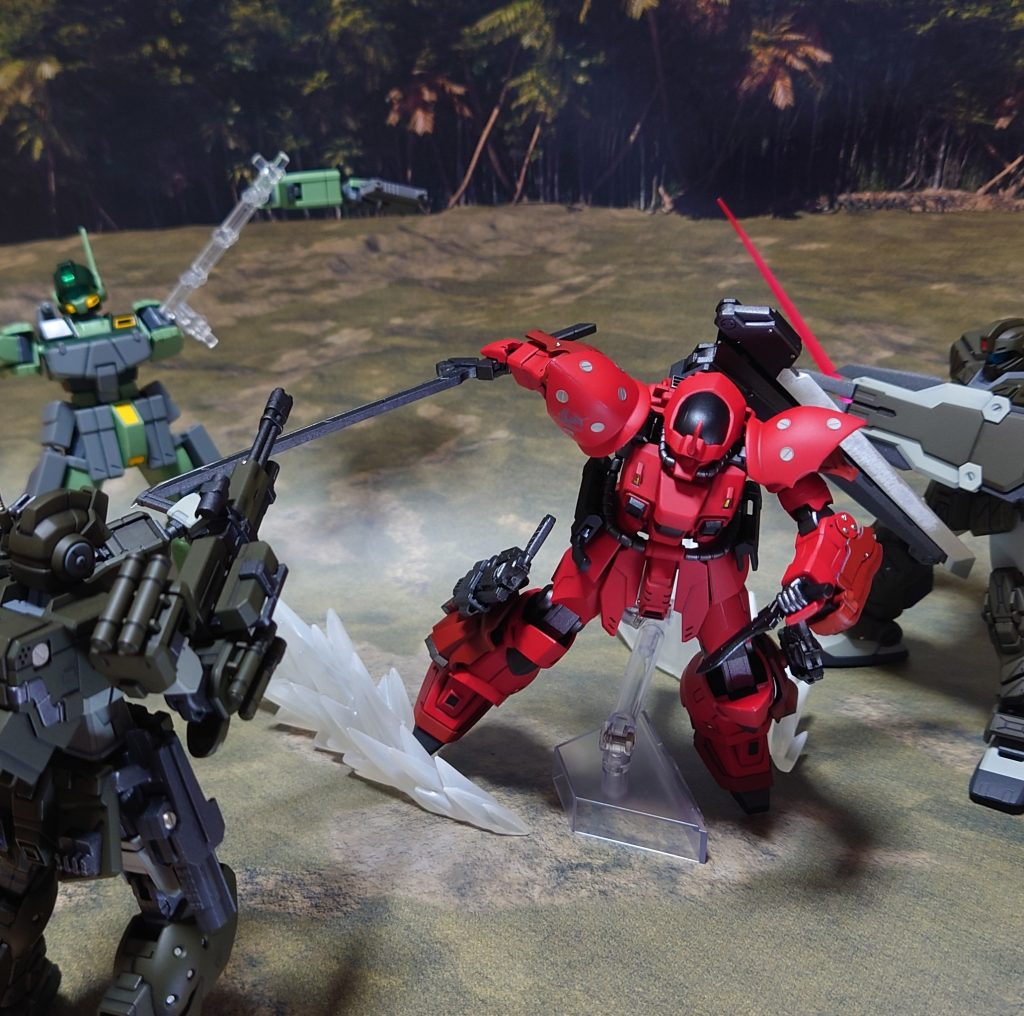 “遅いな…”ジム・スパルタンの小隊を襲う、赤い魔神。