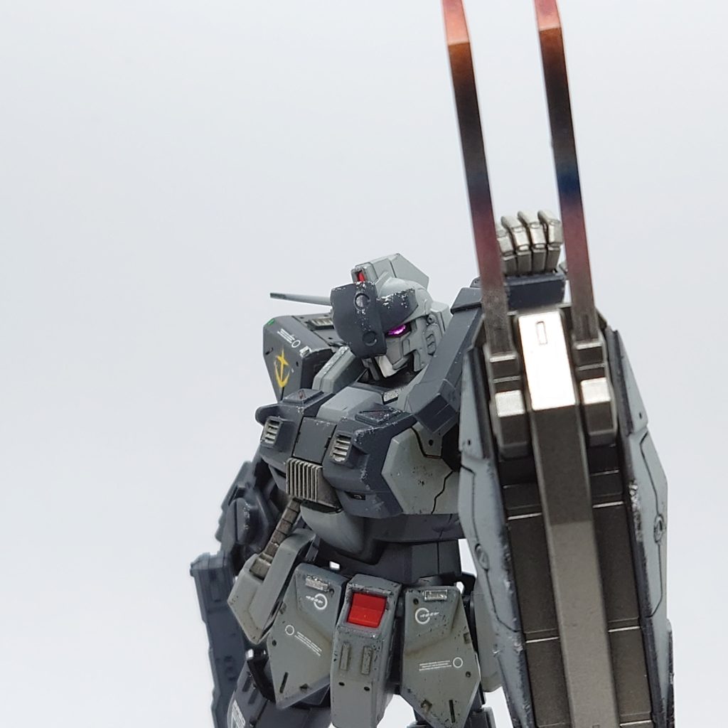 攻防一体かつマニピュレータを介さないため、武装の装備バリエーションを圧迫しないとして本機体の基本装備となっている。