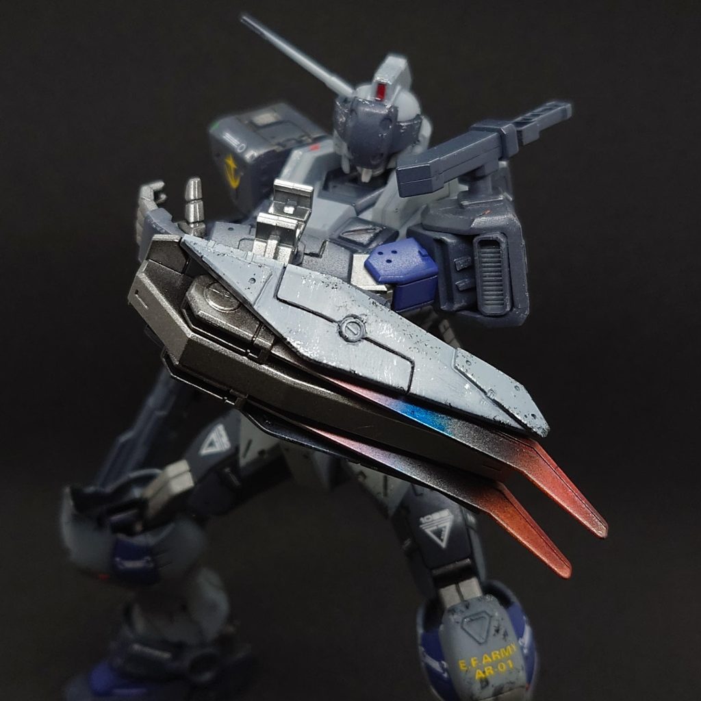 ガントレット左腕に装備されるユニット。ビームに対してもある程度防御力を発揮し、実弾にも高い耐性を持つ。