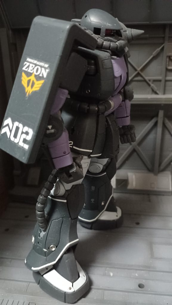 MS-06S黒い三連星専用ザク–4枚目/制作者：みっつ