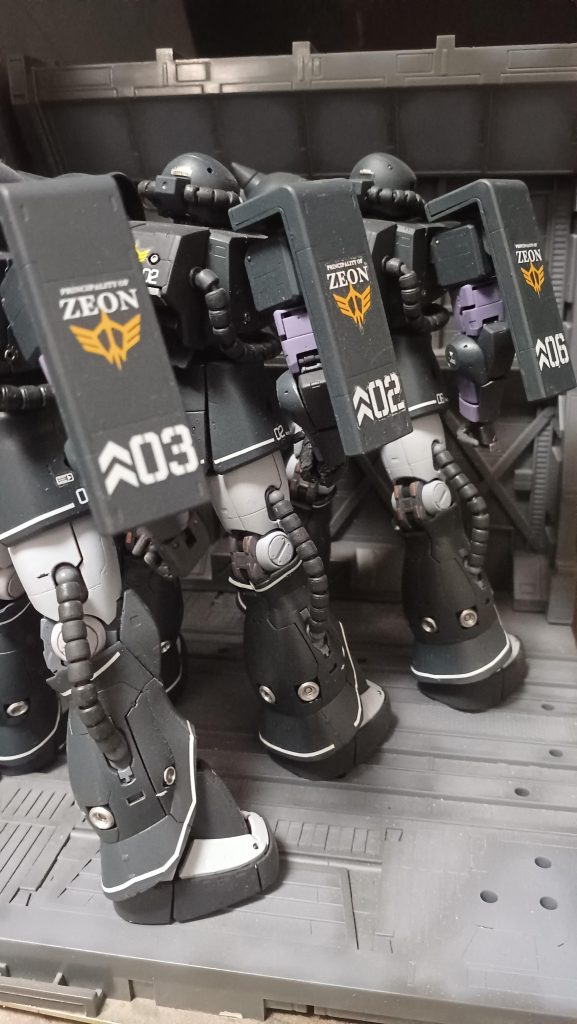 MS-06S黒い三連星専用ザク–6枚目/制作者：みっつ