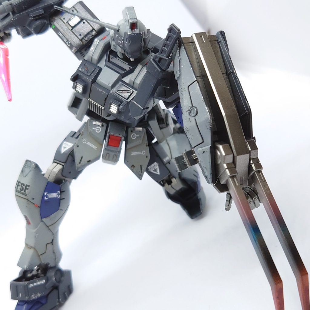 高機動戦闘の補助として姿勢制御にも用いられる。