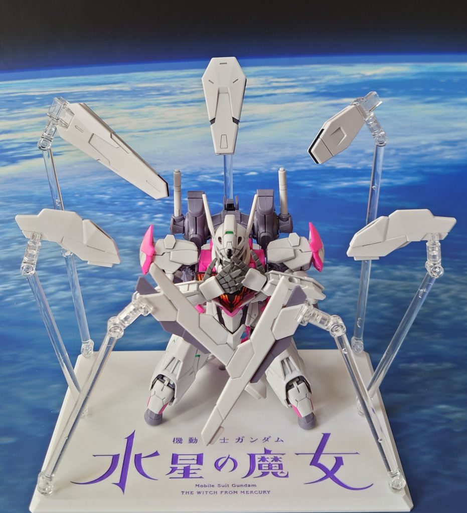 フライトユニット付属の平手は、共通規格の手甲を流用すれば、他機種にも使用可能。特に、デザインが共通しているガンダムルブリスにはありがたい(但し成型色は不一致)。