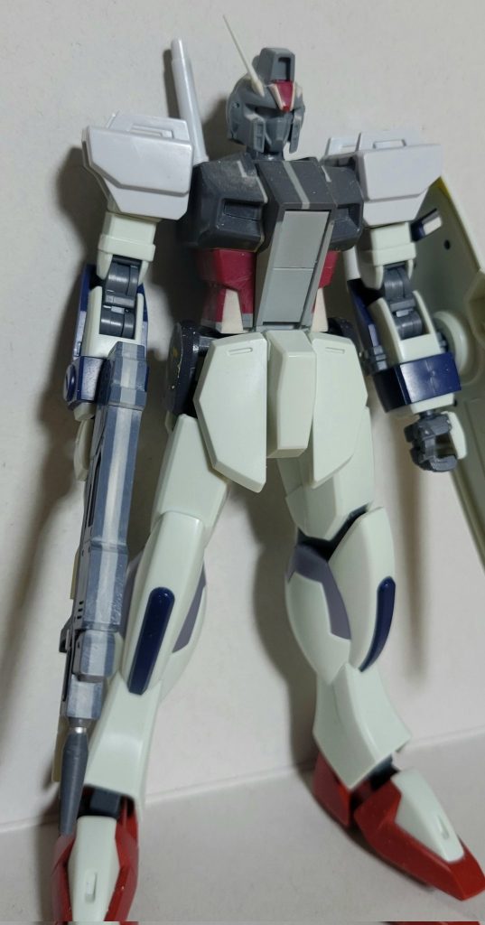 ストライクダガー途中状態ビームライフルはペラペラのコレクションキットのものを2枚に下ろして2ミリ幅増ししました。