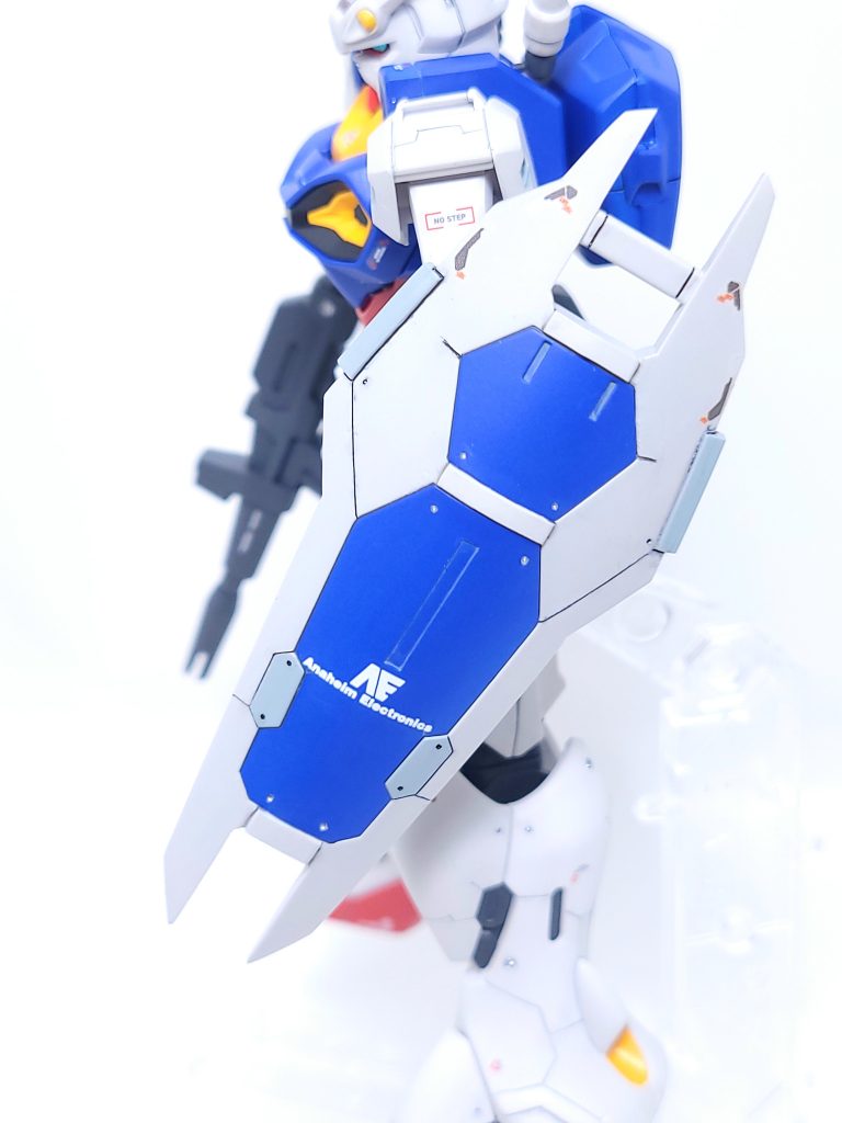 シールド:特にディテールアップに気合い入れて、RG風を目指しました。