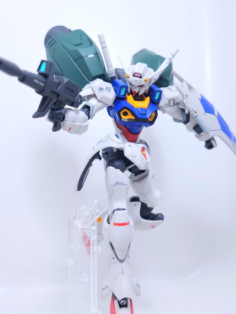 追加ブースター装備:元デザインのカラーも素敵なんですが、「あとから装着した感」と「ジオンっぽさ」を出したかったので、緑よりのカラーを調色しました。