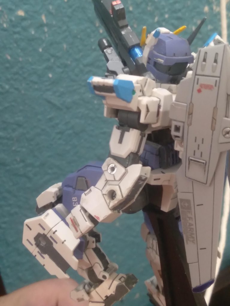 Here's a side view of the wings and the leg thrusters. The wings are bandai's builders parts and the leg thrusters are from the air fighter