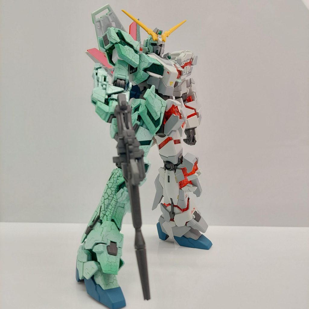 クラック具合をこだわって何度か剥がしてやり直ししました。