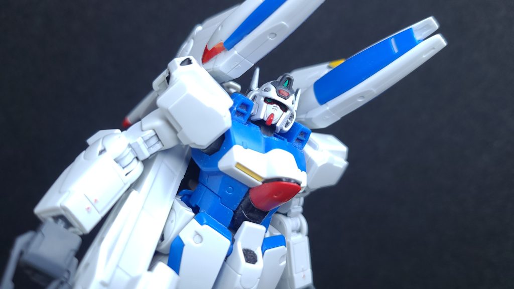 そしてこのキットにはヘキサの頭部パーツも付属しているので差し替えで組み替えられますヘキサヘッドも白い部分など塗っています