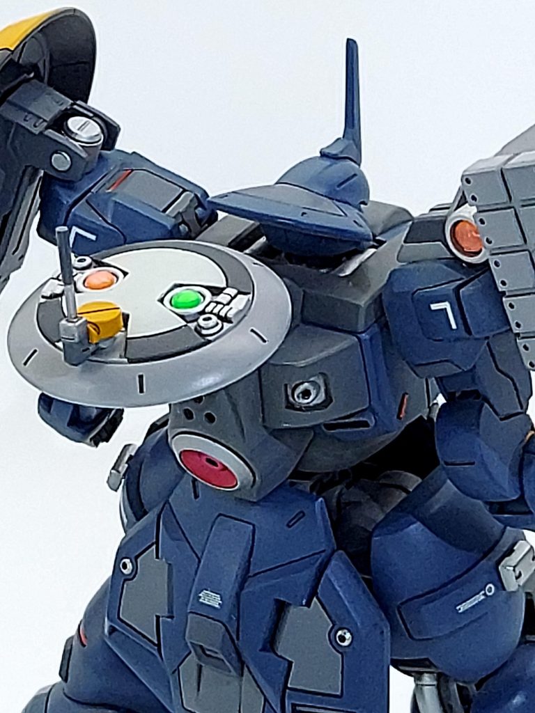 レドームと肩センサーにはH-アイズを貼り付けてます