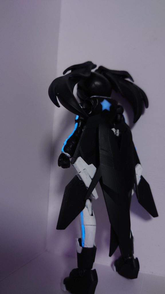 背中にも蓄光レジン仕込んでます。