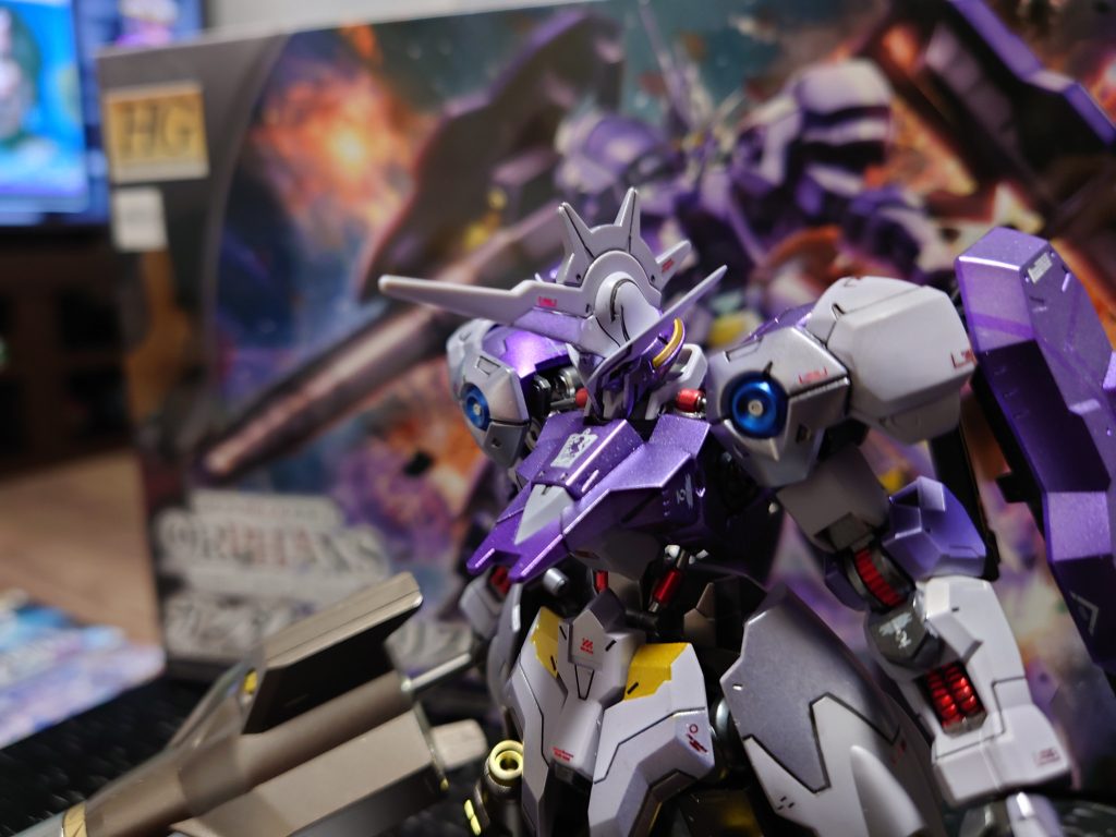 シリンダーは1ミリのドリルで穴あけ、φ1ミリの鉄棒差し込んでメタル感出してます。