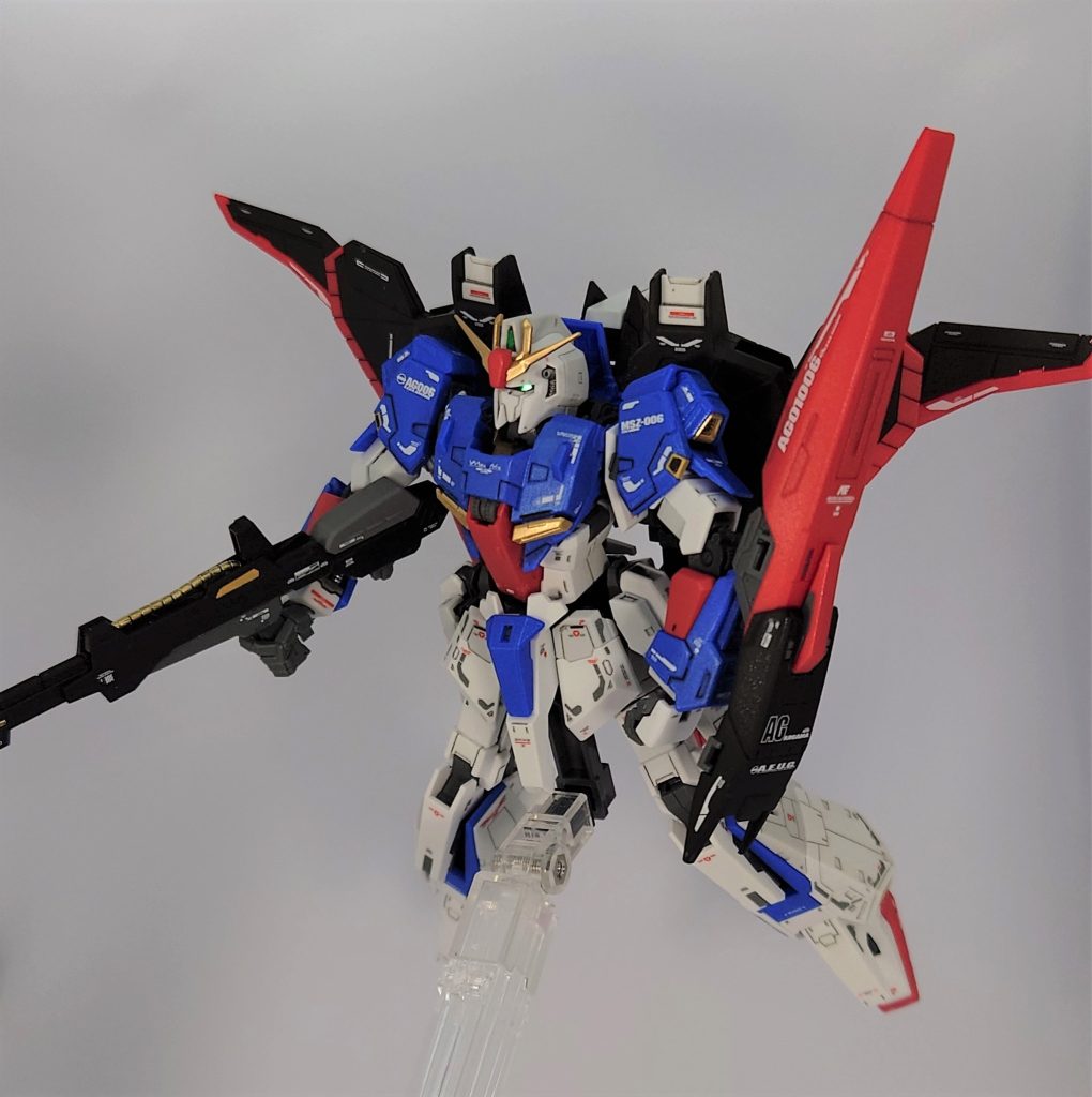 デカールは純正の別売水転写デカールを主に使用。これだけで凄い枚数でしたが、ハイキューパーツさんのコーションデカールをさらに追加しています。カメラアイは付属のリアリスティックデカールです。