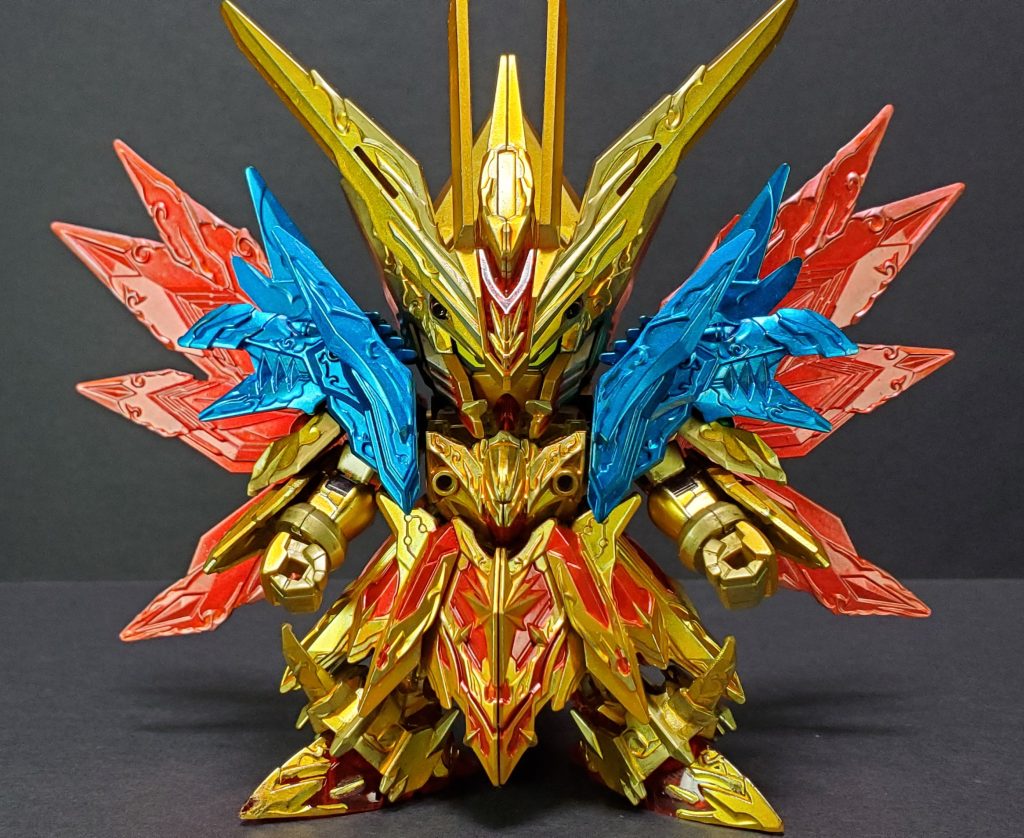 スペリオルドラゴンSRカラーにするため、肩と羽根の配色を変更し、さらに全塗装しています。