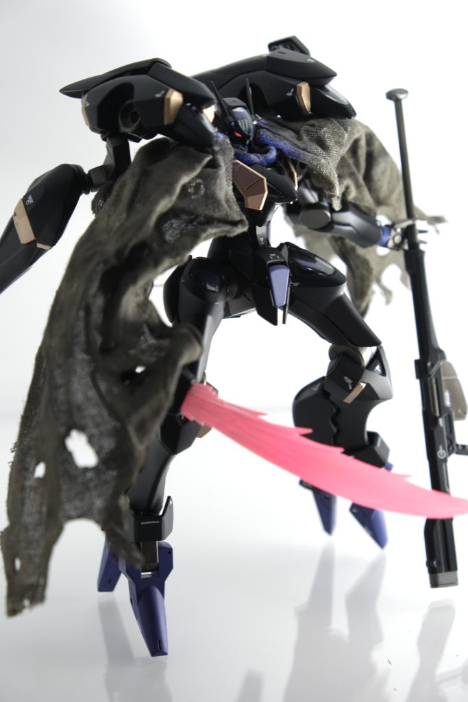 カラーレシピブラック・・・黒下地にプリズムブルーブラック(つや消し仕上げ)ゴールド・・・黒下地にガイアのEXゴールド(半光沢仕上げ)パープル・・・ガイアのパープルヴァイオレットに色の源のマゼンタ・シアンを少々(つや消し仕上げ)ツインアイ・・・蛍光ピンク(つや消し仕上げ)シルバー・・・黒下地にガイアのスターブライトシルバー(半光沢仕上げ)フレーム部分はガイアのガンメタ(半光沢)です。つや消しと光沢を使い分けてメリハリをつけたのがこだわりポイントです!