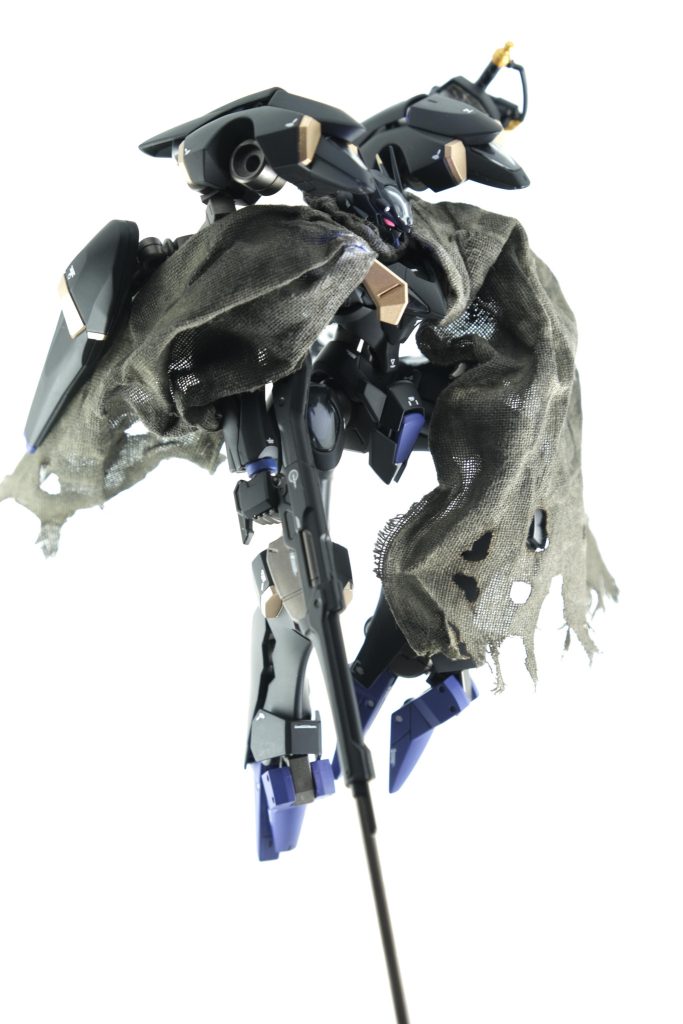 ご覧いただきありがとうございます!前々からガンダムファラクトにマントを付けたくてマッチするカラーを検討していたんですが、マントといえばクロスボーンだなと思い僕の大好きなX2のカラーにしてみました!どうせならとビームザンバーも拝借し、クロスボーン味をプラスしています!