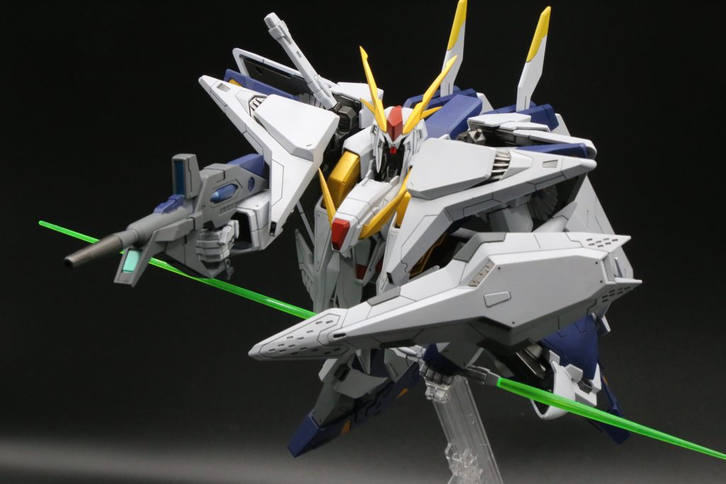 作り終えて色味としてはエアリアルホワイトがちょっとグレー寄りのホワイトで連邦機体の白にすっごい合うなぁと思ったり何となくアナザーガンダムの白はもっと純白だったり青寄りなイメージがあるので以外でした（WとかSEEDとか）製作は失敗箇所がかなりありましてライフルの合わせ目消しが上手くいかなかったり、セメントSPをこぼしてパーツが浸かってしまったり、モールドの掘り直しに失敗して傷だらけになってしまったり、マスキングの境界部分に塗料が入り込んだり、塗装で泡吹いたり、トップコートが途中で無くなり泡状態でパーツに付いたりなどなど数えきれないほどまぁこれから技術は向上していけばいいのでいつかまたリベンジしたいですね次回の製作は人生初のMGに挑戦する予定ですではでは