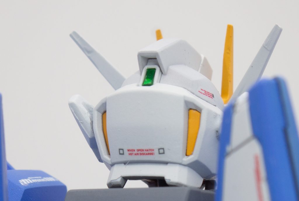 頭のセンサー部分は pecoさんという方のYouTube動画を参考に、透明プラ板+ラピーテープ＋クリアグリーン筆塗りで作成しています。エアブラシのような塗装環境がなくても綺麗に出来るので、今後もお世話になりそうです。