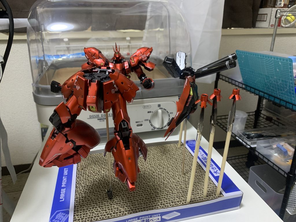 リアルスティックデカールはほぼ貼り付け、のち水性プレミアムトップコート(半光沢)にて仕上げ。水性いいね〜リカバリ効くから☺️