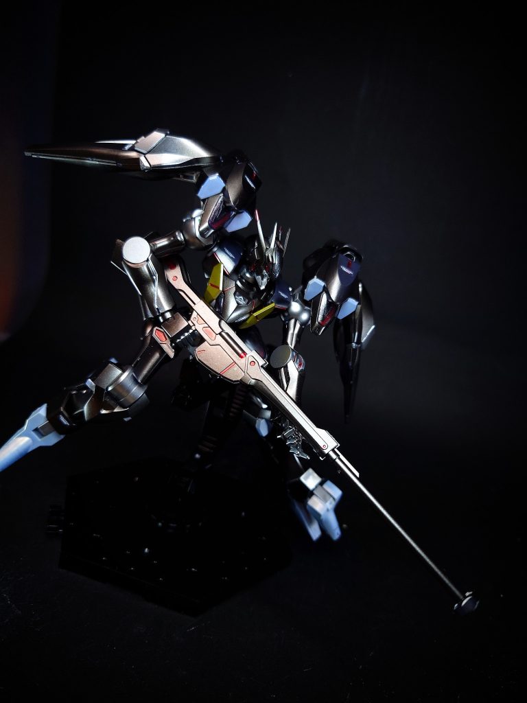 スレッタの駆るエアリアルとの決闘で機体は大破したがその後修復され、GUND-ARM開発の咎で解体される運びとなったペイル・テクノロジーズのガンダム・ファラクト開発部門はミオリネによるGUND-ARM Inc.の設立時に買収されたため、受け入れ態勢が整い次第、開発チームとファラクトはGUND-ARM Inc.に譲渡される予定。……となってはいるが、ファラクトを社外に出すということはペイル社の暗部たる強化人士について表沙汰になると同義であるため、受け入れ態勢云々はファラクトを渡さないための方便であり、表向きは「調整中のため譲渡は出来ない」という扱いである。