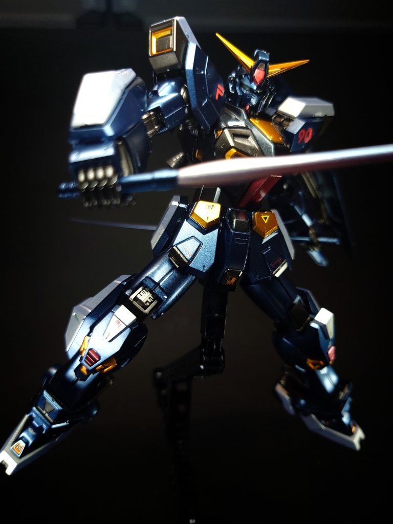 ビーム・サーベルバックパックに2基を装備。ミッションパックによっては取り外すこともある