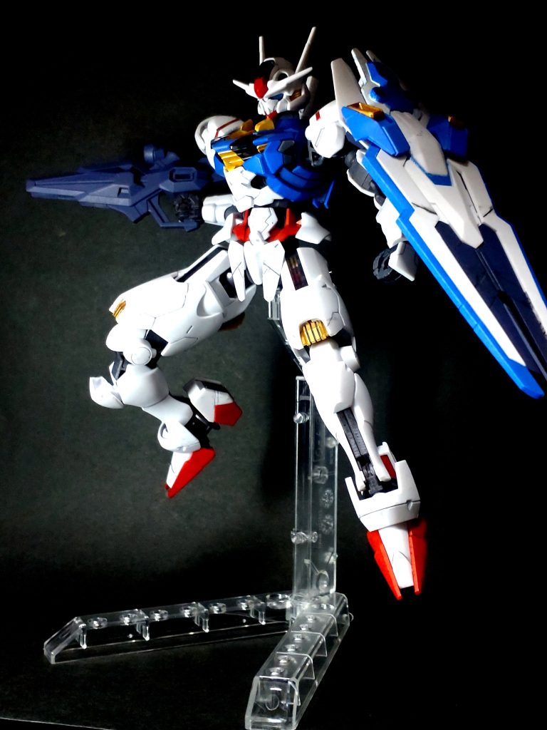 まずは、パッケージのポーズ📷黄色のパーツは、今回初使用のガンダムマーカー・イエローゴールドで塗装。色調が気にいったので、また次回使いたいと思います。