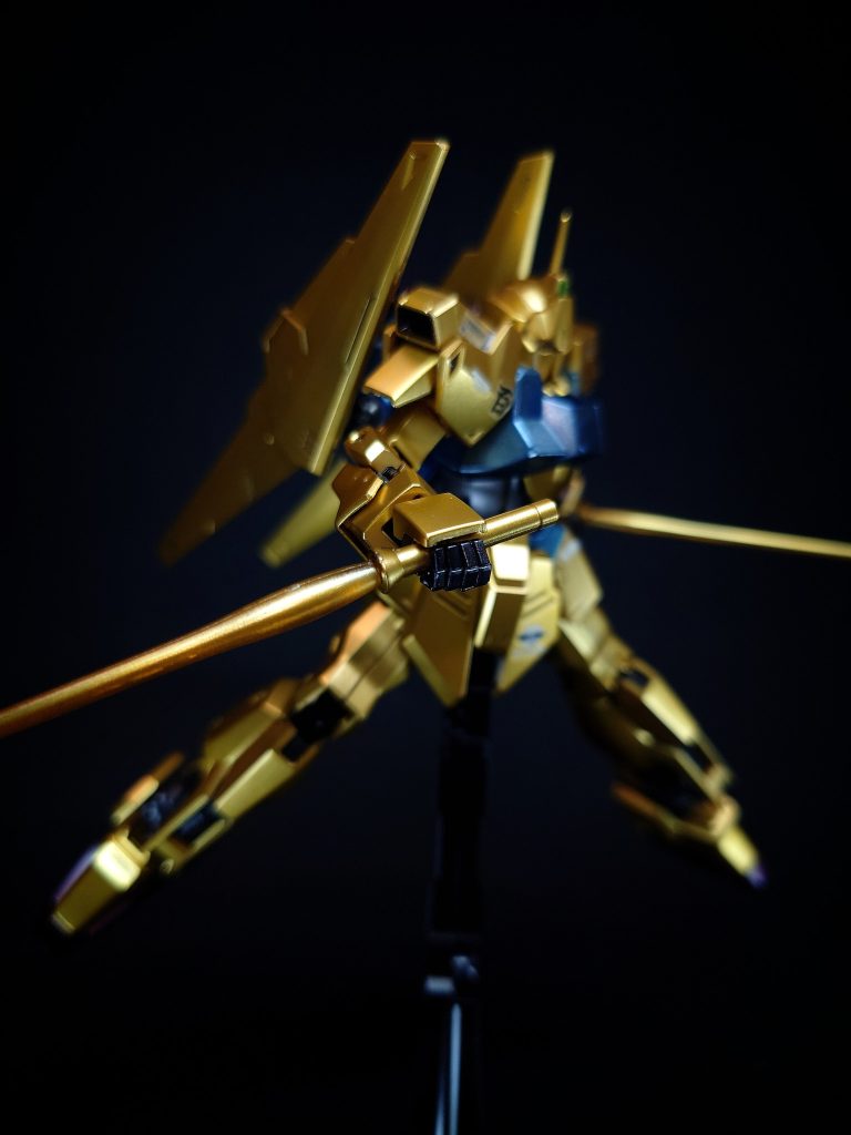 機体構造頭部頭部にはImage Directive Encode (IDE) システム（画像管理型符号化装置）と呼ばれるセンサーを採用しており、精密照準時などには赤く発光する走査パターンが見られる[5]。加えて、これと並行する形でガンダムタイプ特有のデュアルアイも内蔵されている。