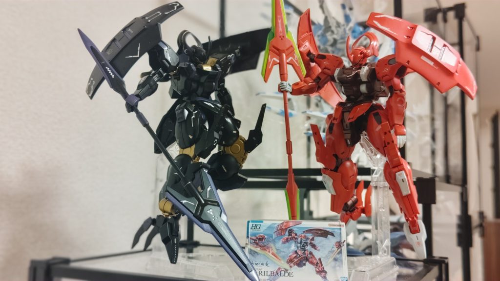 設定カラーで塗装してた通常ダリルバルデと並べました!家で飾るときはパッケージ写真をポップ入れに入れて飾ってますwww