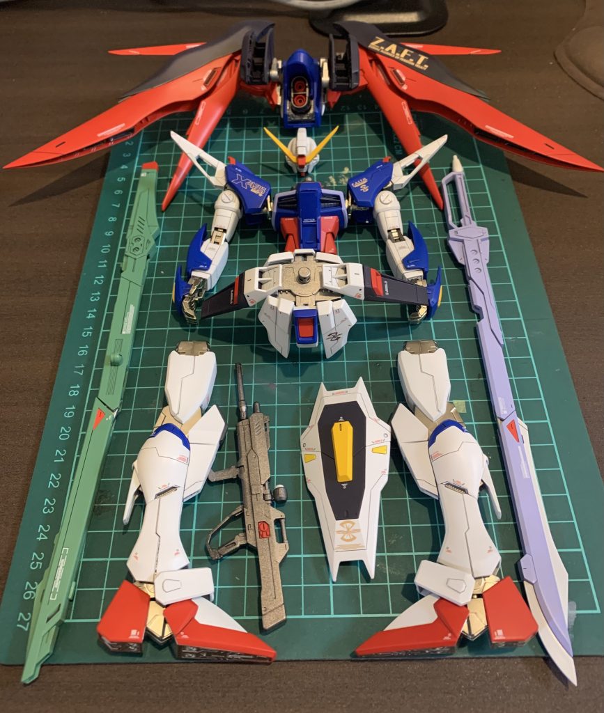 各パーツ最終組み立て前です。結構クリアランスきつく若干塗装ハゲしてしまいました…。