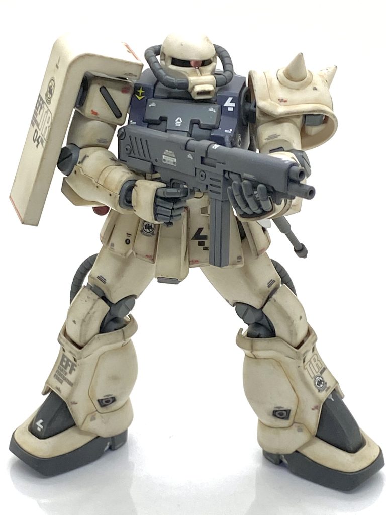 肩が引き出しなので綺麗にマシンガンを持たすことが出来ます。