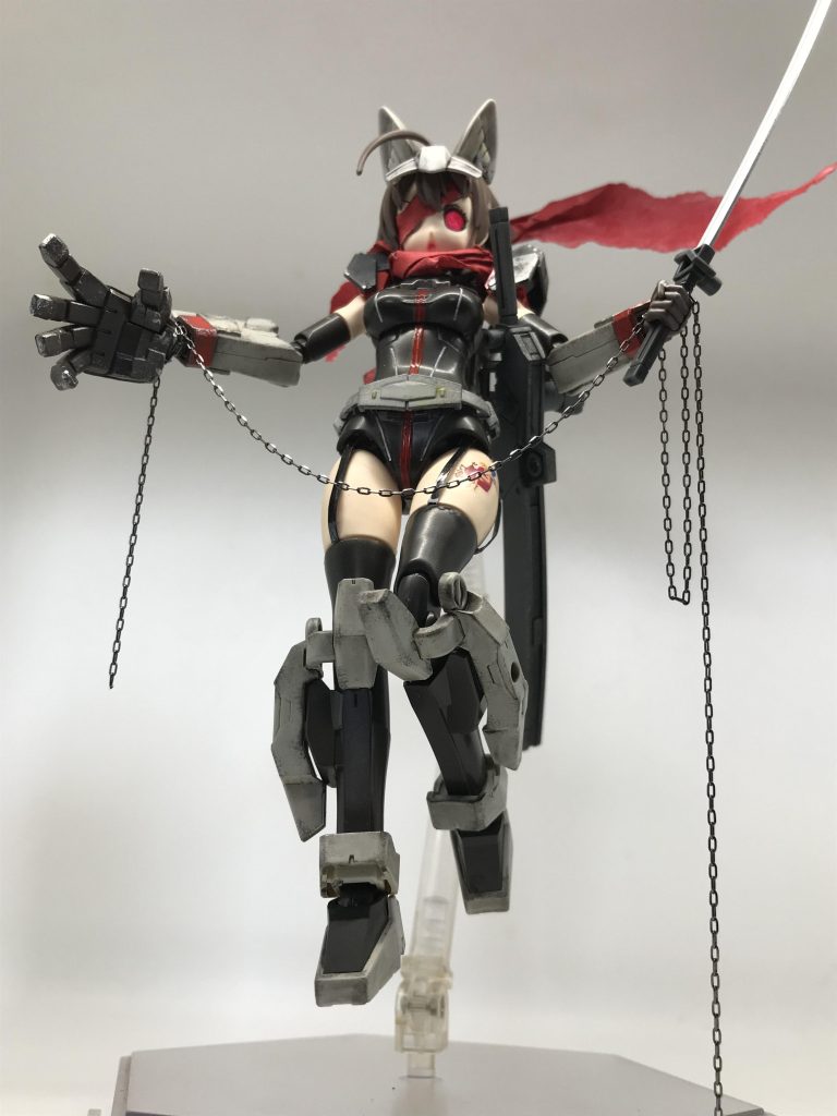 ポーズは異形感をだす為、ジオングを意識したポージングにしましたセクシーかつ女性型ターミネーターを彷彿とさせるような恐怖感も演出巨大な右手は以前製作したコトブ○ヤのスパロボシリーズ、コンパチブルカイザー?のあまりパーツを拝借