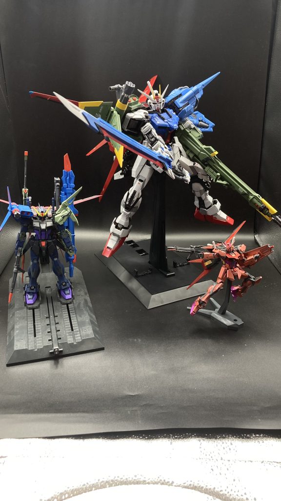 最後にPG、MG、HG全てを並べてみました‼️作って撮影して凄く楽しいキットでした✨(その分大変なことも多かったですが…🤣)そして、制作後の1番の問題は…これどこに飾ろう😇最後までご覧いただきありがとうございました‼️今年もゆるーい投稿ペースになると思いますが、ガンダムマーカーで頑張っていきますのでよろしくお願い致します🙇♂️