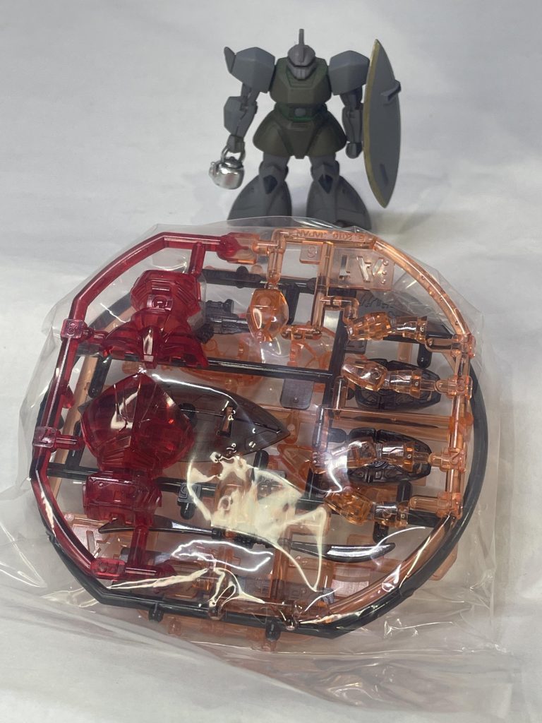 サイズのせいで久しぶりに筆塗りに挑戦。なかなか骨が折れます。