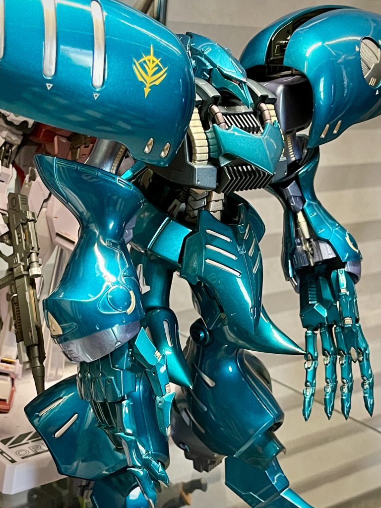 ブースから出してのショット②ケースの照明を白から電球色に。