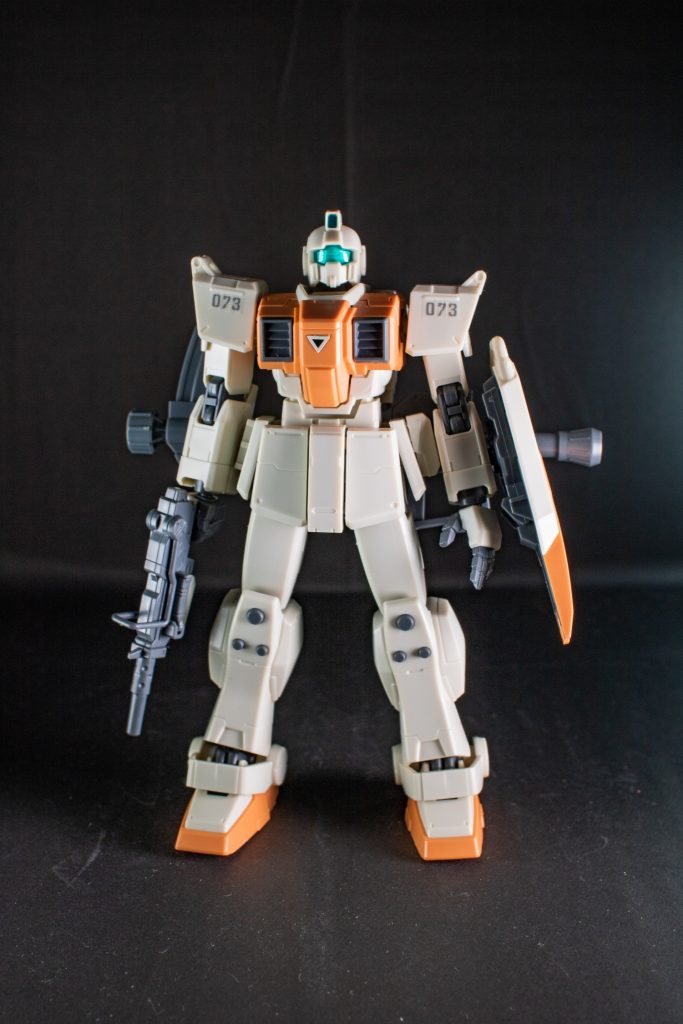フロント:陸戦型ジムくがっちり目だがジム的なスマートさも感じる。色分けはほぼ出来ており、墨入れとウェザリングだけでも様になりそうだ。