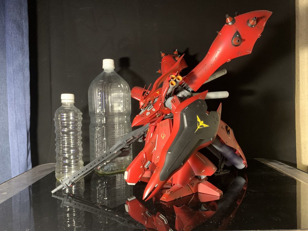 全高の比較用に500ml、2ℓペットボトルと比較。でかい