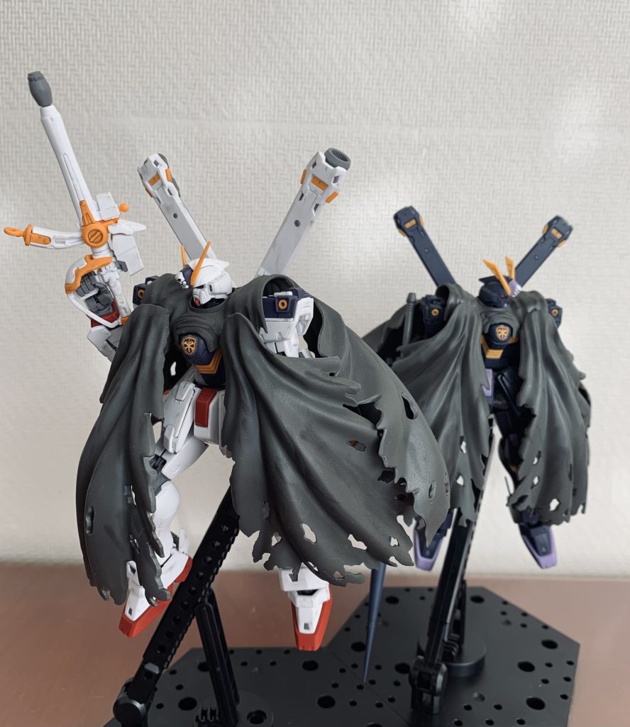 墨入れ＆汚し→つや消しマントを付けて飾りたかったので、撮影も着用のまま行いました。