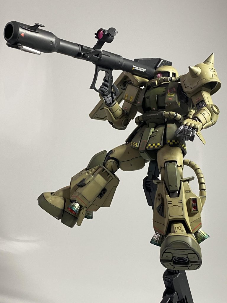 新年一作目という訳で背景も黒から白に気分転換してみました。それなのにいつも使っているライトが点灯しなくなって、代用品を使って撮影したんですが、暗めの写真になってしまった。んー、幸先悪いぞー