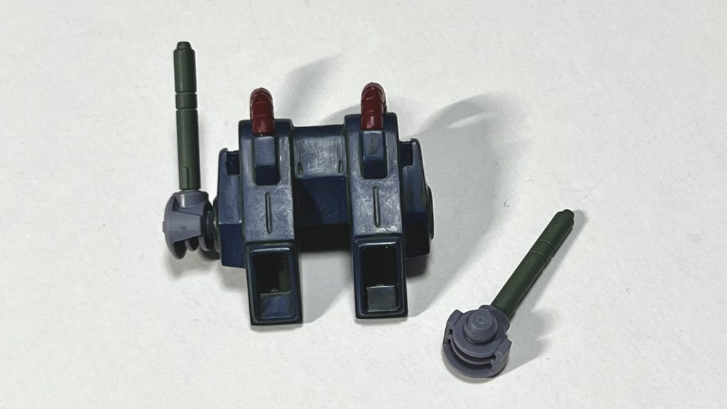 バックパックはエアリアルに似たような形状にしたかった為、百式のバックパックに交換。バインダーを取り付ける箇所にルブリスのビームサーベルラックが無改造で付けられました。