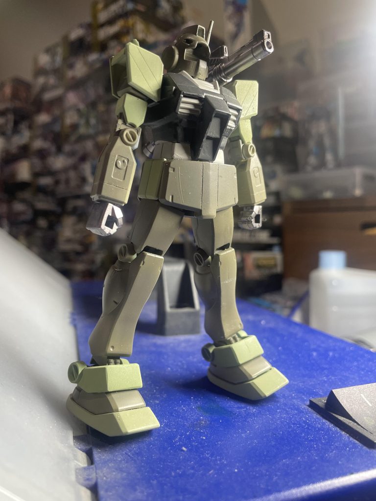 今回はジャンク品と成り果てたEGガンダムの上半身とHGジムの下半身、そしてオリジンガンダムの余剰キャノンパーツをミキシングして作成しました。