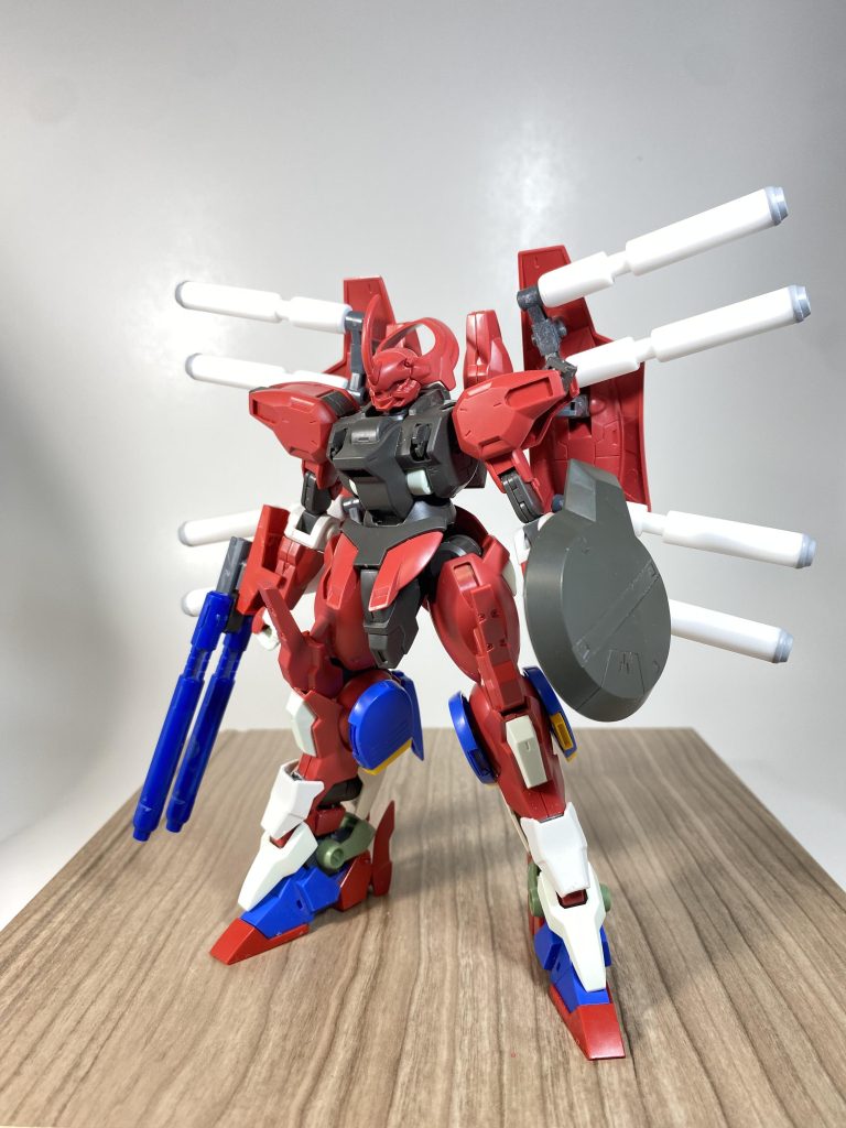 背中バインダー、ビームキャノン、シールド装備。