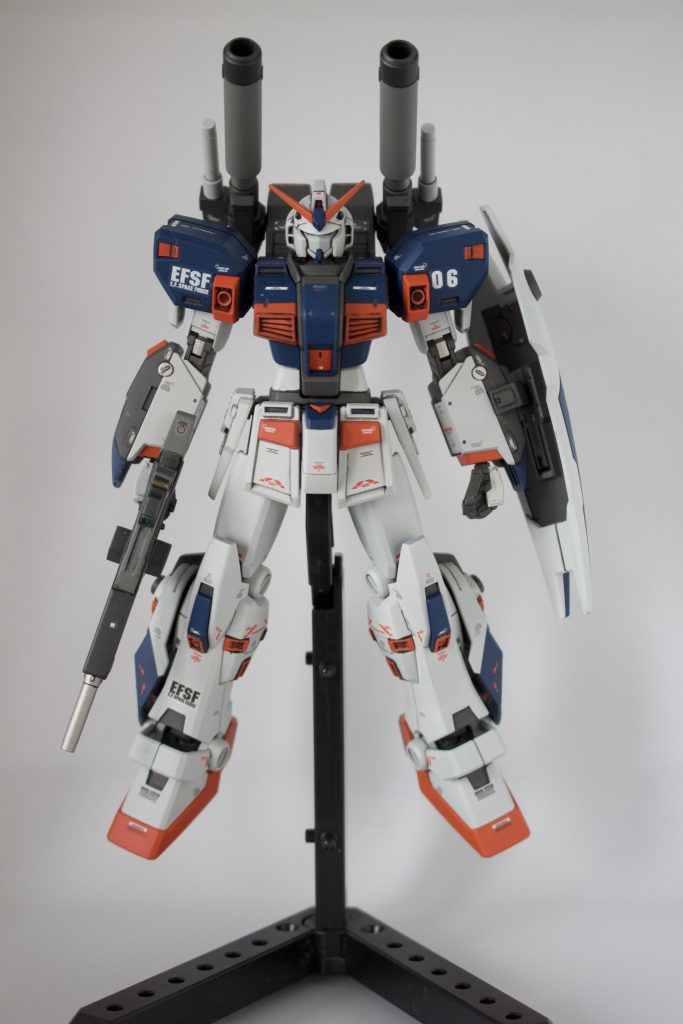 ハイゼンスレイⅡラーの前に作った物です。ビームサーベルの位置を、キャノンの真上から斜め方向に配置しました。