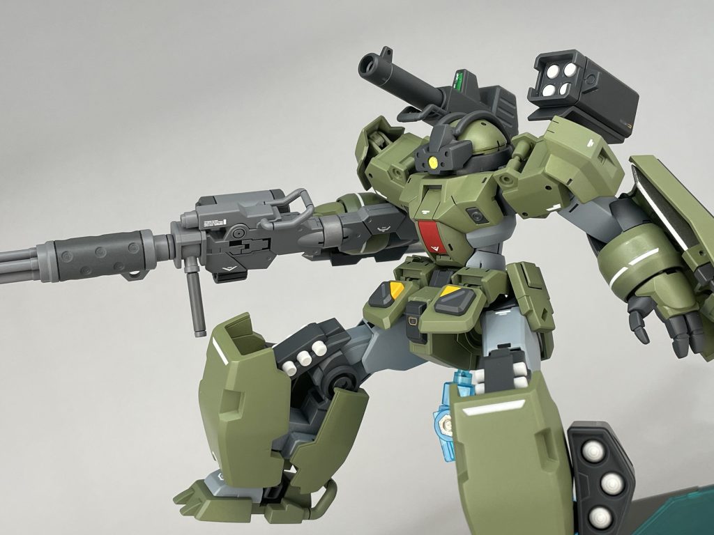 膝部ペイロードの防御用クラッカー。後退しつつの迎撃や至近距離で巻き込む様な使い方を想定された装備。