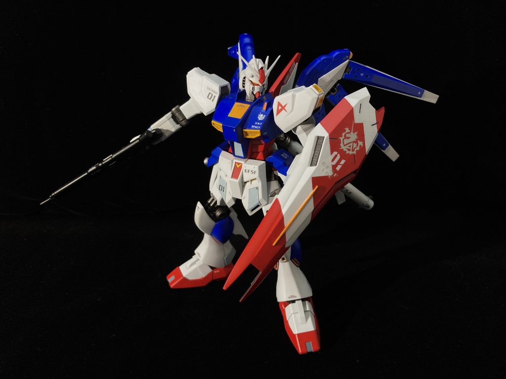 出来上がった直後はイメージしていたよりかなり派手な仕上がりだったのでう〜ん……って感じでしたが、20分後には既に愛着がダダ漏れでした笑今年もガンプラ楽しめますように。最後までお付き合いありがとうございました。