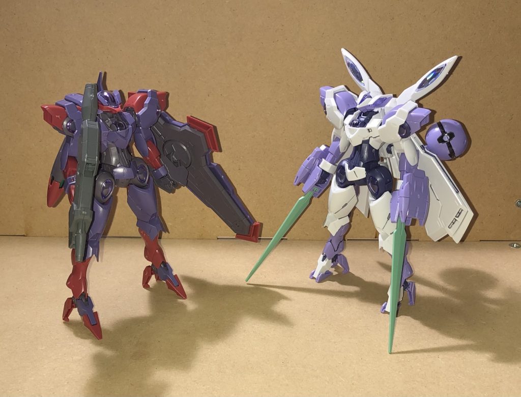 原型のベギルベウと比較、武装とバックパック以外にも足の爪のしまい方と頭部が意外と違うんですね