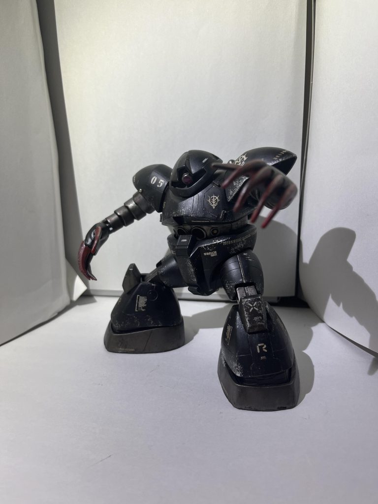 正直今回のゴッグは、かなり上手く作ることができました。😄とにかくモールドが無いので全身にスジボリを入れてそのモールドをシルバーで墨入れしました。そしてとにかく汚しました。😅