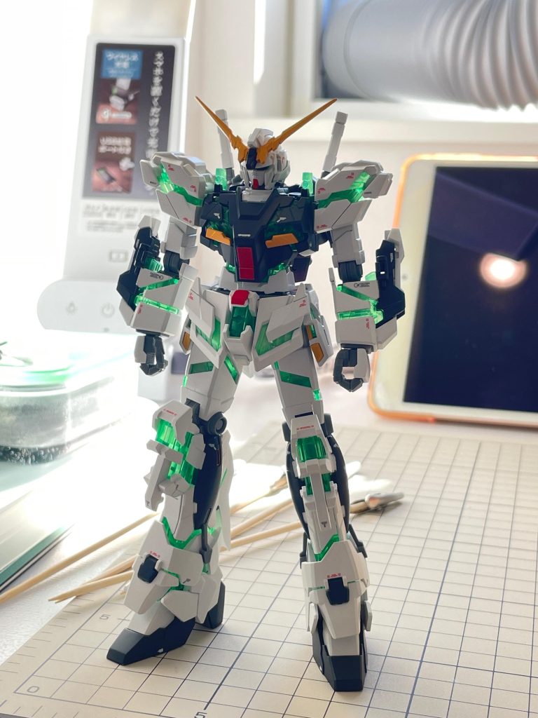 使用塗料下地〜サーフェイサーエヴォホワイト(ガイア)   サーフェイサーエヴォガンメタ(ガイア)バーニア・ライフル白色〜ニュートラルグレーI(ガイア)紺色〜ミッドナイトブルー(ガイア)黄色〜エヴァオレンジイエロー(ガイア)赤色〜エヴァレッド(ガイア)クリアグリーン〜蛍光グリーン(ガイア)すみ入れ〜エナメルブラック(タミヤ)トップコート〜セミグロスクリアー(ガイア)