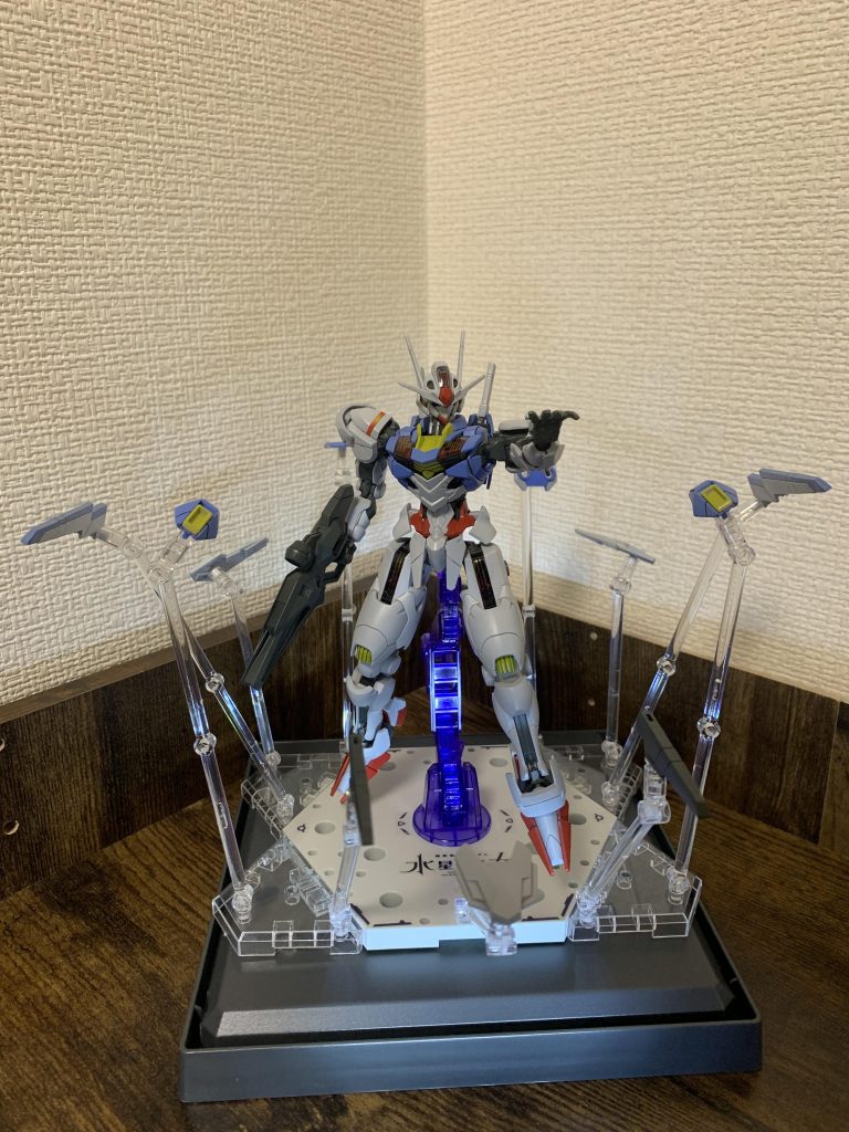 完成遅すぎてウエポンディスプレイベースが発売されてしまったので早速使用^^平手は横浜ガンダムのジャンクパーツを流用。ミラソウル社製バックパックの専用平手はもう塗装に間に合わないのでいつか使えれば使います。