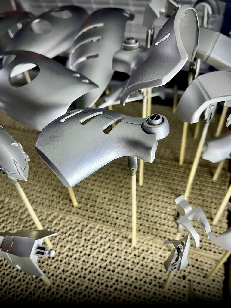 キャンディ塗装に不可欠なシルバーですが、僅かにゴールドを混ぜています。