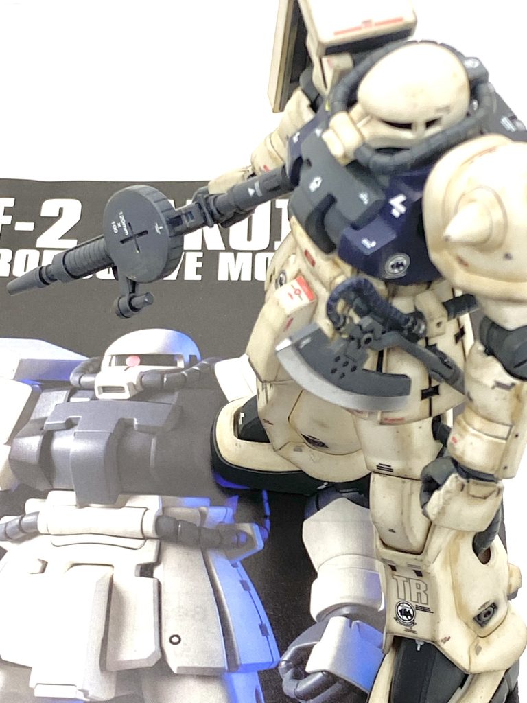 最後は説明書と。F2ザクは長く作りたかった機体の一つでしたからまずは半分念願が叶いました(残りの半分はジオン機です)。素晴らしいプロポーション、合わせ目の少なさ、良く動く可動範囲とザク系の中だと間違いなく傑作の一つで動力パイプがあるのに良くここまで動くように設計したバンダイ様の技術には脱帽し、今でも人気があるキットなのがわかります。ザクは足の設置性がイマイチなのが多いのですがF2ザクはビシッと立つ事が出来るのでこれは凄いと思いました。やや手に入れにくい以外は短所が無い傑作なので宇宙世紀に興味がある方は作って貰いたいです・・・成型色も良いので汚してもカッコ良くなる極上の機体です(笑)。ご覧して頂きありがとうございました。